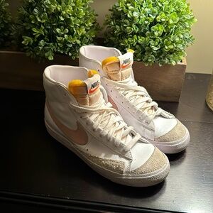 Nike Women's Blazer Mid 77 Shoes size 8
